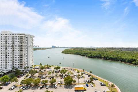 400 Kings Point Dr 1607, Sunny Isles Beach FL - photo 7 of 33