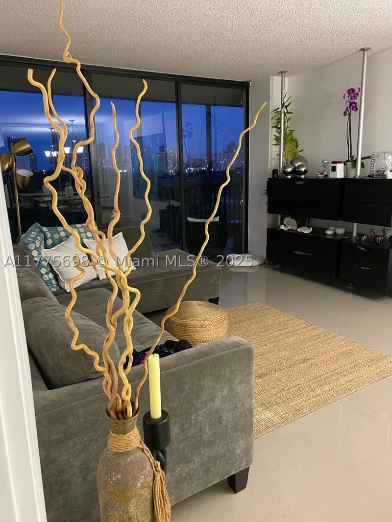 1 bedroom Condominium at 20335 W Country Club Dr 905, Coronado Condo- Tower I, Aventura — photo 5