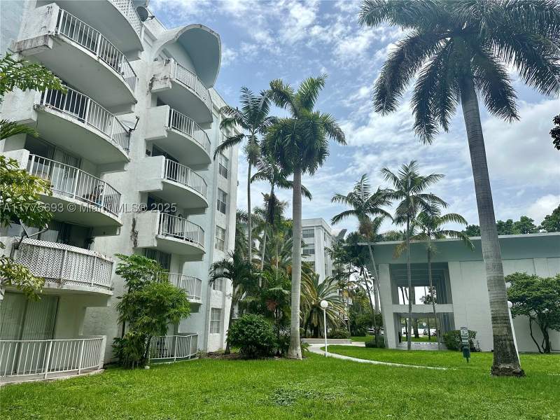 2 bedroom Condominium at 484 NW 165th St Rd A-316, Montecarlo Condo, Miami — photo 2