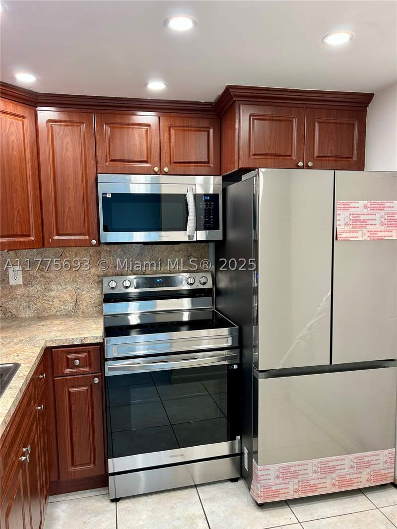 2 bedroom Condominium at 484 NW 165th St Rd A-316, Montecarlo Condo, Miami — photo 4