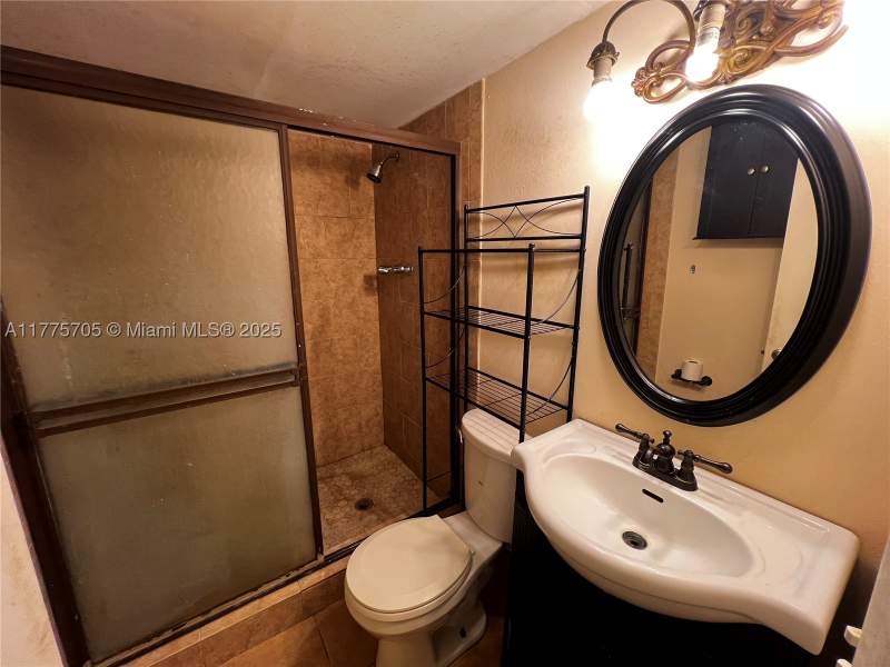2 bedroom Condominium at 447 NE 195th St 309, Royal Oaks Condo, Miami — photo 4