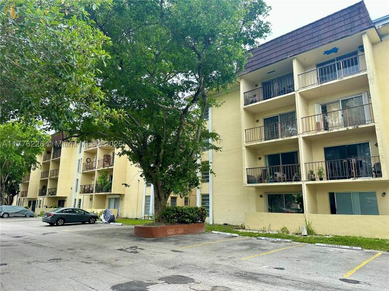 2 bedroom Condominium at 11925 NE 2nd Ave B406, Capri Gardens Condo, North Miami — photo 2