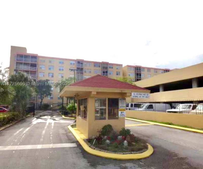 2 bedroom Condominium at 17890 W Dixie Highway 714, Greynolds Park Club Condo, North Miami Beach — photo 1