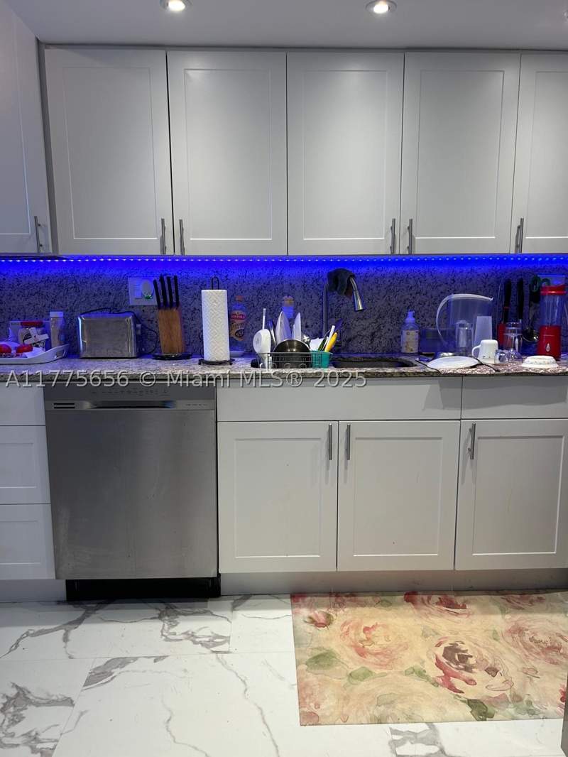 2 bedroom Condominium at 17890 W Dixie Highway 714, Greynolds Park Club Condo, North Miami Beach — photo 3