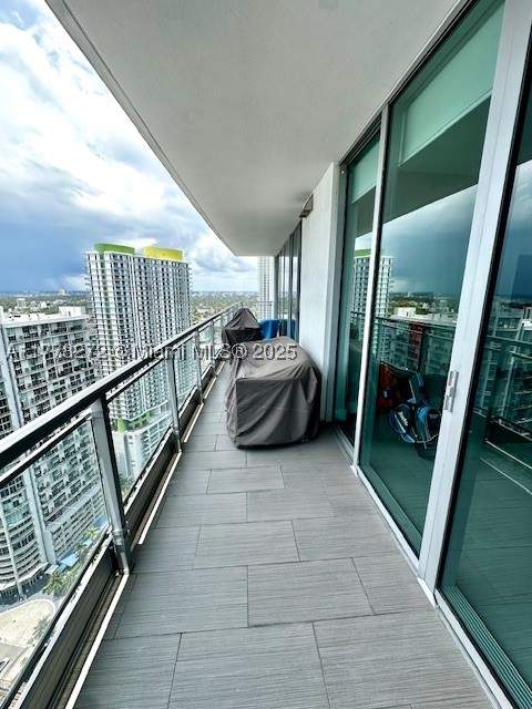 92 SW 3rd St 4104, Miami FL - photo 12 of 35