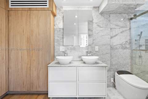 1658 Bay Rd 504, Miami Beach FL - photo 10 of 18