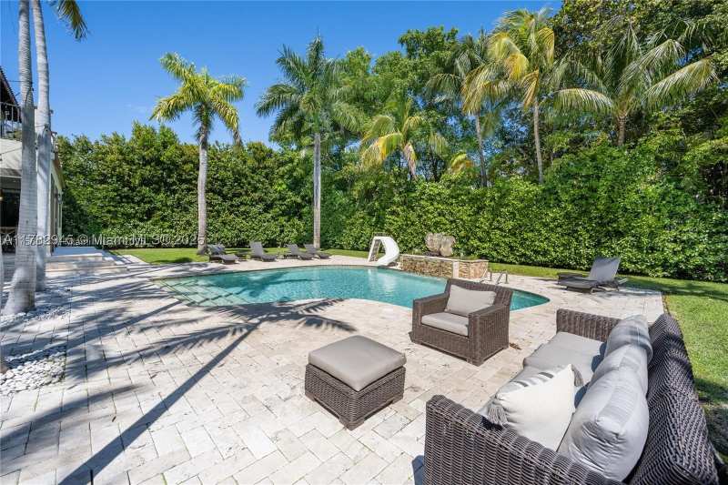 6 bedroom SingleFamilyResidence at 31 Island Dr, Cape Florida Sub Sec 3, Key Biscayne — photo 1