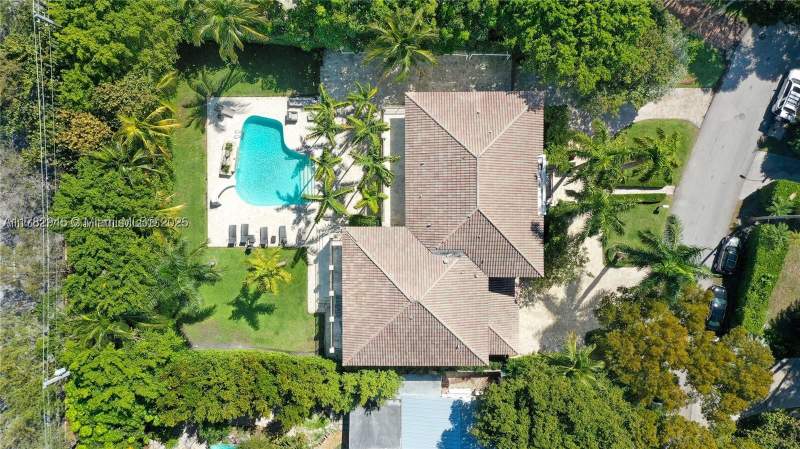 6 bedroom SingleFamilyResidence at 31 Island Dr, Cape Florida Sub Sec 3, Key Biscayne — photo 5