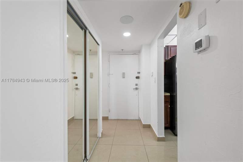 1 bedroom Condominium at 19380 Collins Ave Ph-6, Oceanview B Condominium, Sunny Isles Beach — photo 4
