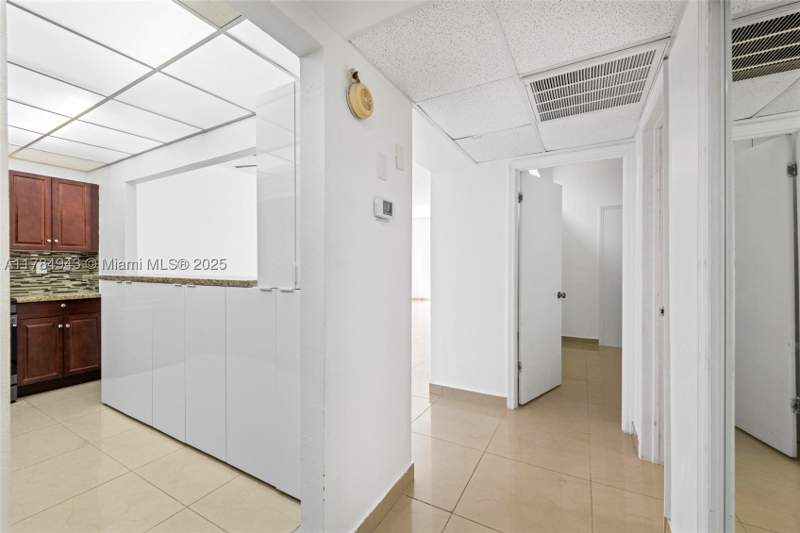 1 bedroom Condominium at 19380 Collins Ave Ph-6, Oceanview B Condominium, Sunny Isles Beach — photo 5