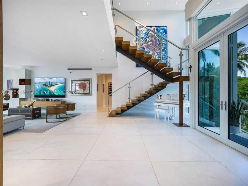 6 bedroom SingleFamilyResidence at 830 Lugo Ave, Coral Bay Sec B, Coral Gables — photo 5