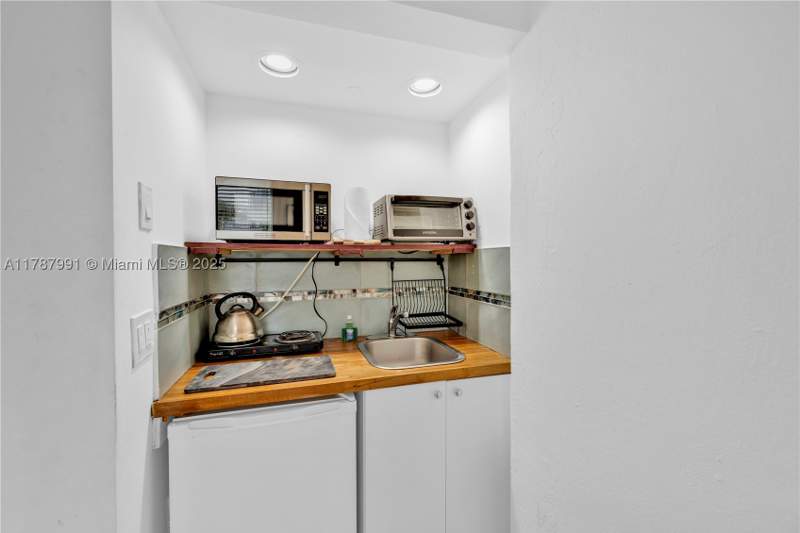 0 bedroom Condominium at 255 W 24th St 136, The Mantell Condo, Miami Beach — photo 4