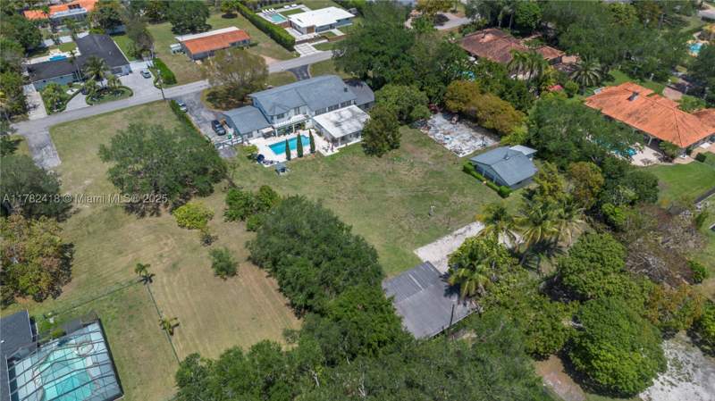 6 bedroom SingleFamilyResidence at 8350 SW 98 th St, kendall, Miami — photo 2