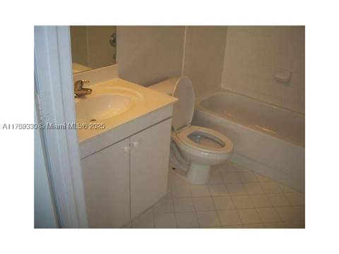 2911 SE 13th Ave 102-49, Homestead FL - photo 7 of 10
