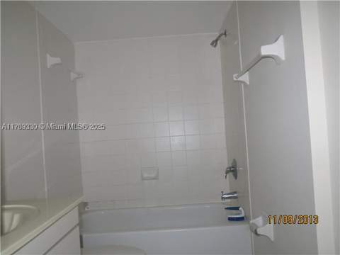 2911 SE 13th Ave 102-49, Homestead FL - photo 8 of 10