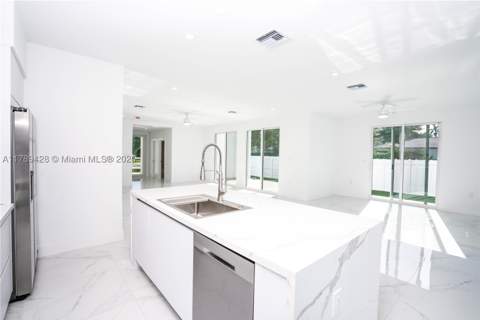 900 SW 24th Rd, Miami FL - photo 10 of 27