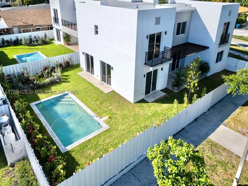 4 bedroom SingleFamilyResidence at 900 SW 24th Rd, Brickell Estates, Miami — photo 3