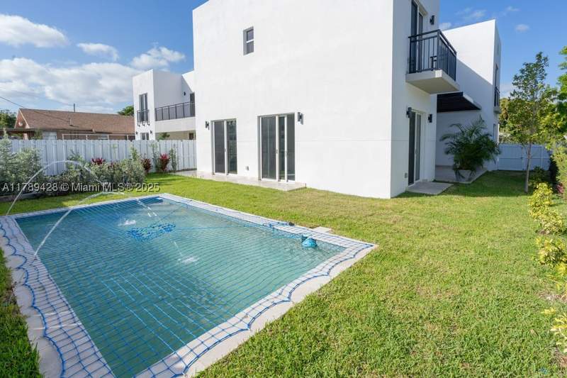 4 bedroom SingleFamilyResidence at 900 SW 24th Rd, Brickell Estates, Miami — photo 5
