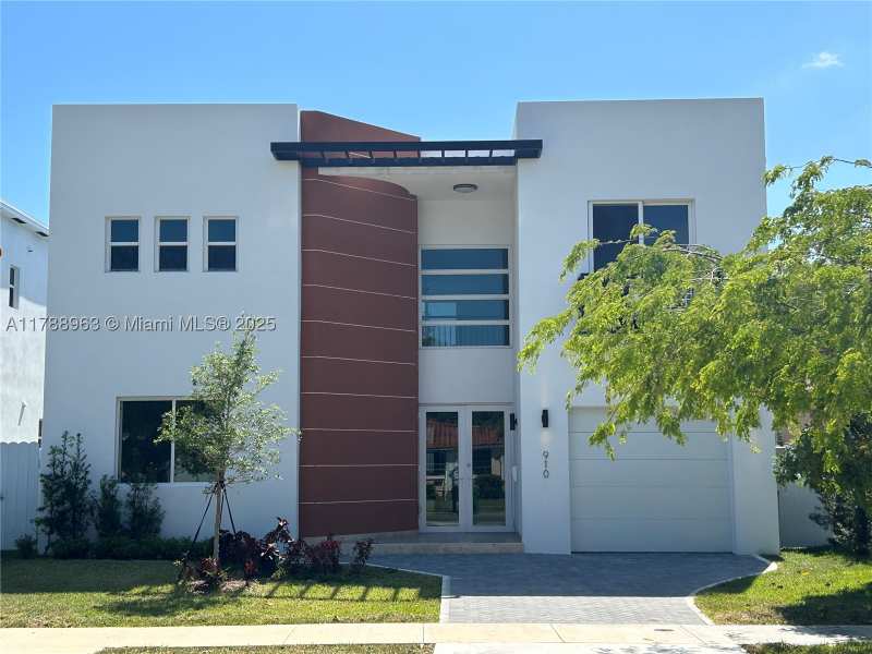 4 bedroom SingleFamilyResidence at 910 SW 24th Rd, Brickell Estates, Miami — photo 1