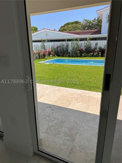 910 SW 24th Rd, Miami FL - photo 19 of 38