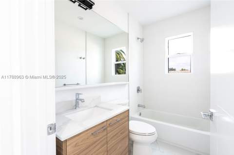910 SW 24th Rd, Miami FL - photo 23 of 38