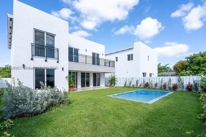 4 bedroom SingleFamilyResidence at 910 SW 24th Rd, Brickell Estates, Miami — photo 4