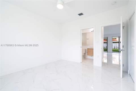 910 SW 24th Rd, Miami FL - photo 6 of 38