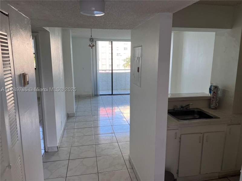 1 bedroom Condominium at 546 SW 1st St 611, Rioplaza Condominium Sout, Miami — photo 3