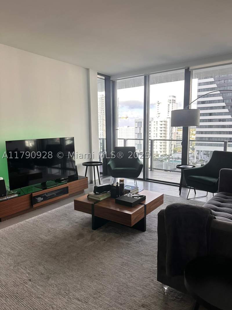2 bedroom Condominium at 88 SW 7th St 810, Rise Condo, Miami — photo 3