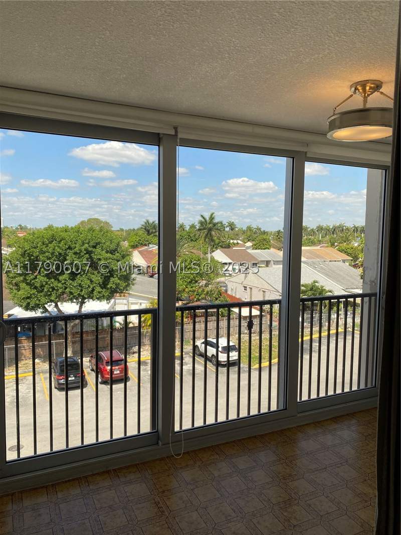 1 bedroom Condominium at 9411 SW 4th St 404, Versaille Gardens I Condo, Miami — photo 3
