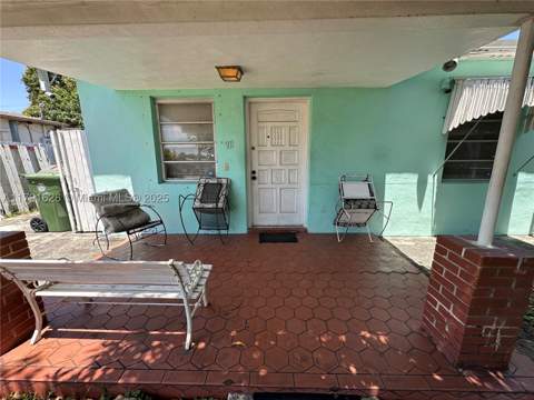 911 E 39th Pl, Hialeah FL - photo 7 of 28