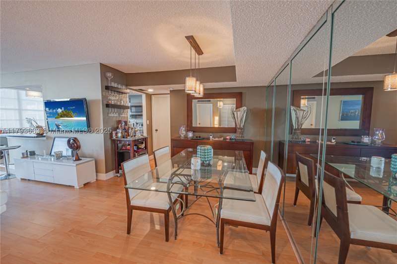 2 bedroom Condominium at 301 174th St 401, Winston Towers 500 Condo, Sunny Isles Beach — photo 2