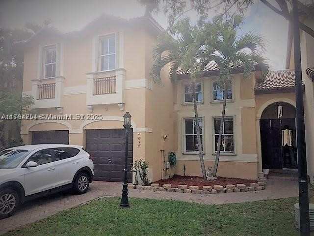 3 bedroom SingleFamilyResidence at 4854 NW 110th Pl, Savannah At Doral, Doral — photo 1