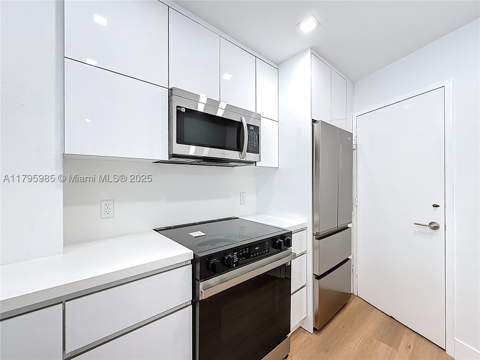 2899 Collins Ave 1218, Miami Beach FL - photo 10 of 44