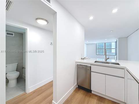 2899 Collins Ave 1218, Miami Beach FL - photo 11 of 44
