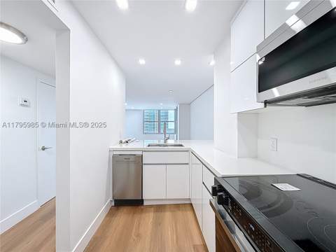 2899 Collins Ave 1218, Miami Beach FL - photo 9 of 44