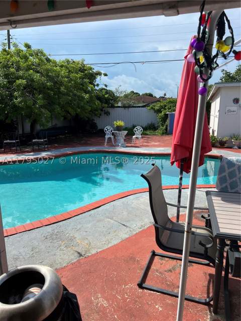 240 E 39th St, Hialeah FL - photo 10 of 10