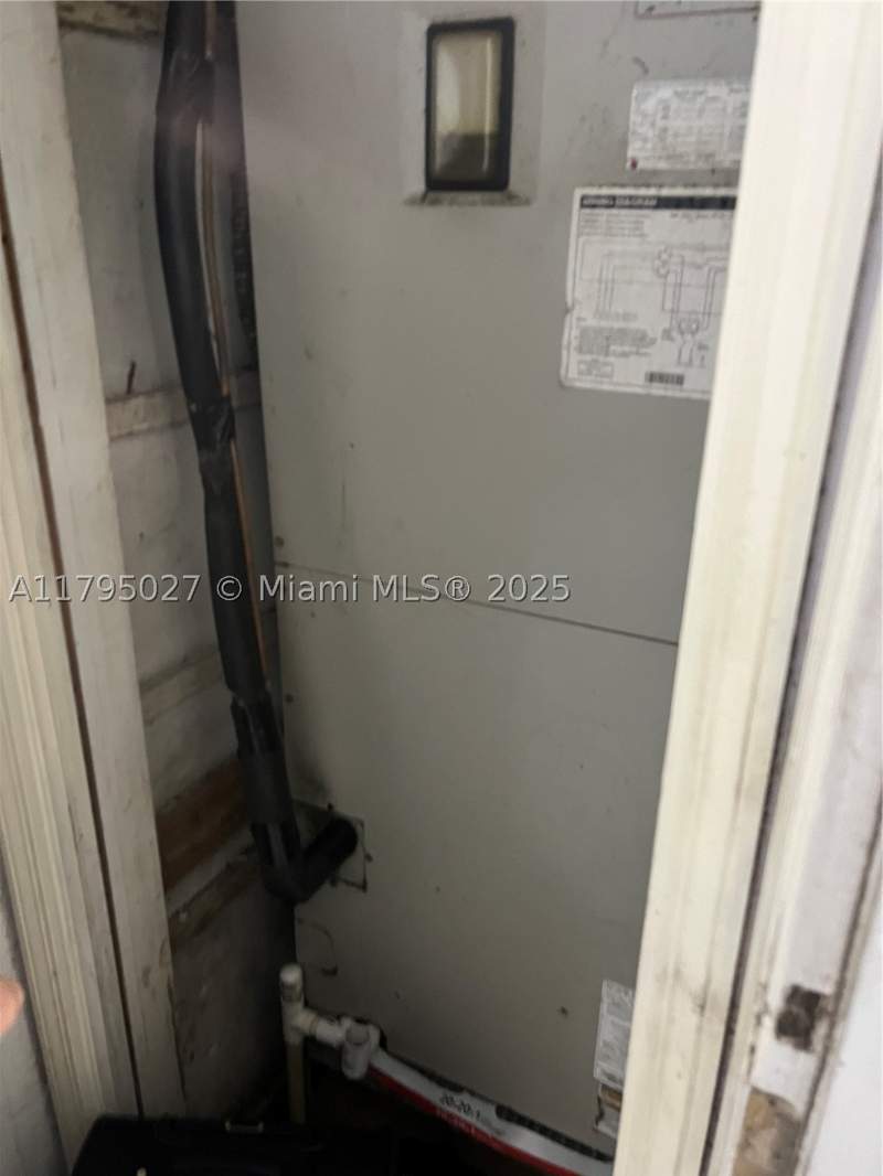 3 bedroom SingleFamilyResidence at 240 E 39th St, Sunset Manor, Hialeah — photo 4