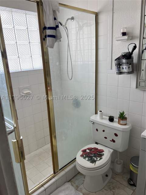 240 E 39th St, Hialeah FL - photo 7 of 10
