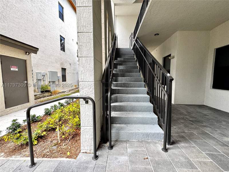 3 bedroom Condominium at 8175 NW 104th Ave 21, Apex At Park Central Cond, Doral — photo 3