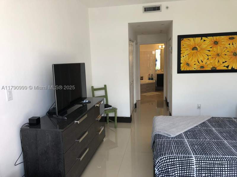 3 bedroom Condominium at 9725 NW 52nd St 407, Doral House Condo No 3, Doral — photo 5