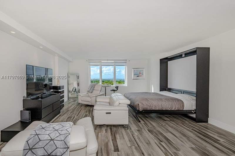 0 bedroom Condominium at 2301 Collins Ave 1532, Roney Palace Condo, Miami Beach — photo 5