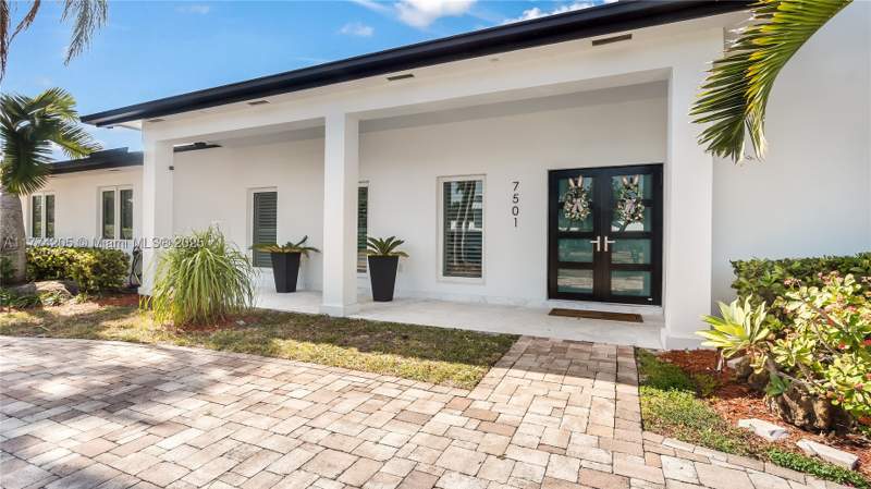 6 bedroom SingleFamilyResidence at 7501 SW 174th St, Cutler Hammock, Palmetto Bay — photo 3