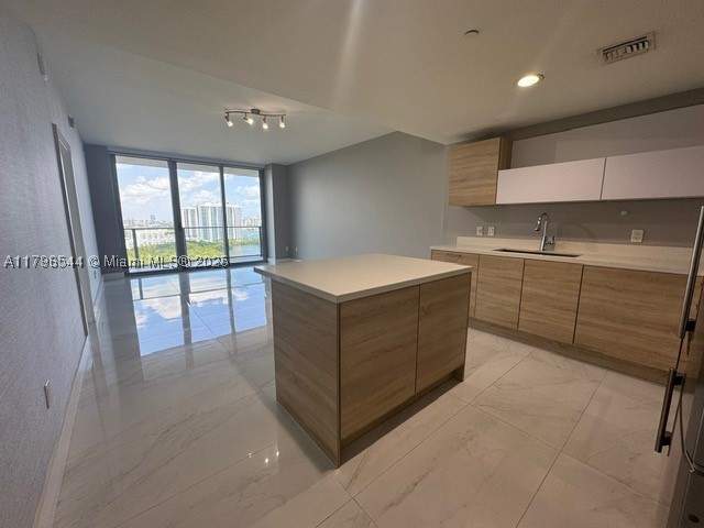 2 bedroom Condominium at 16385 Biscayne Blvd 1806 +1 parking, The Harbour North Condo, North Miami Beach — photo 5