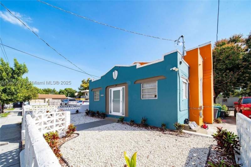 4 bedroom SingleFamilyResidence at 1436 SW 3rd St, Lawrence Est Land Co Sub, Miami — photo 4