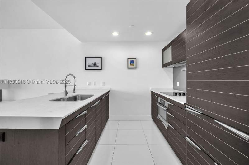 1 bedroom Condominium at 200 Biscayne Boulevard Way 4012, Epic West Condo, Miami — photo 4