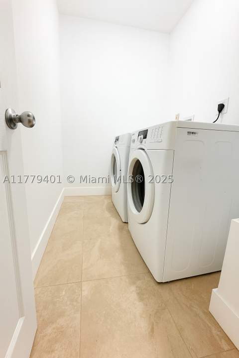 800 NE 199th St 105D, Miami FL - photo 9 of 10