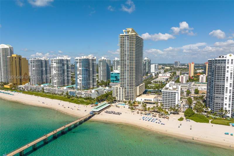 2 bedroom Condominium at 16699 Collins Ave 3401, La Perla Condo, Sunny Isles Beach — photo 3