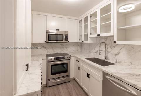 6061 Collins Ave 7D, Miami Beach FL - photo 7 of 39