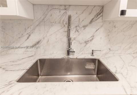 6061 Collins Ave 7D, Miami Beach FL - photo 9 of 39